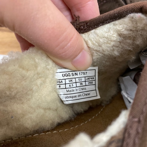 UGG Bettey Shoes -Women's - Picture 4 of 10